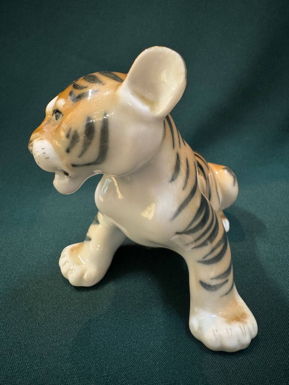Фарфоровая статуэтка. " Тигренок" ЛФЗ автор Б.Воробьев. СССР 1960 -е г.г.