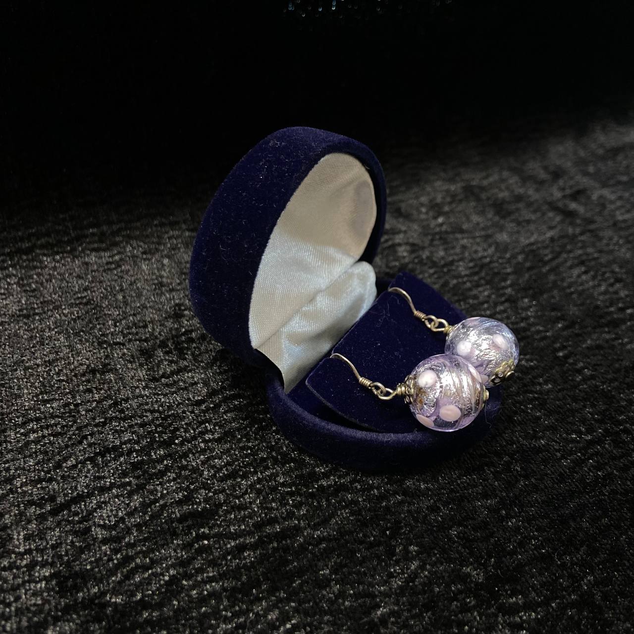 Серебряные серьги со стеклянными  шарами. 