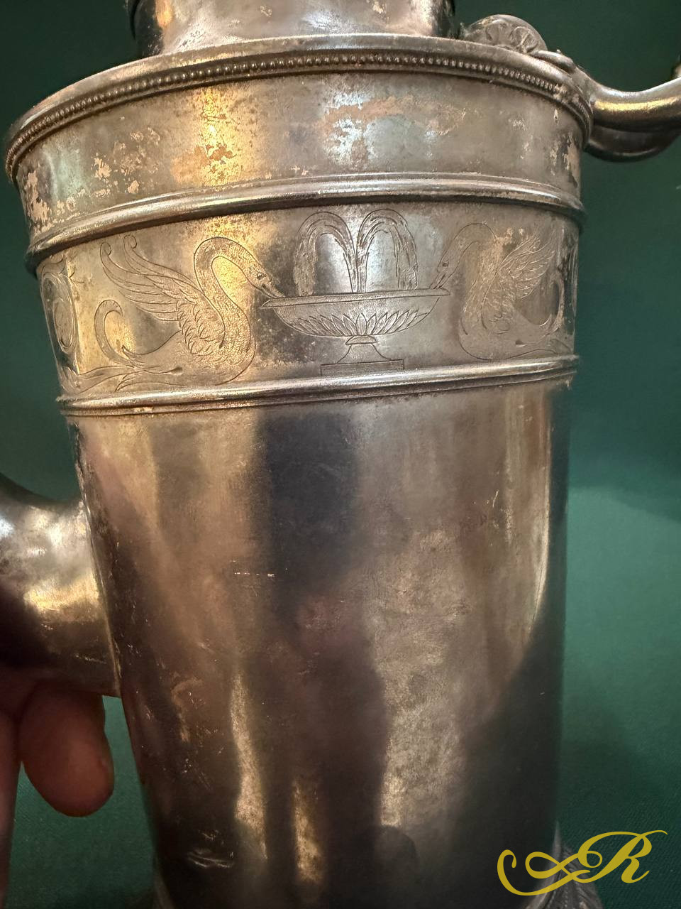 Чайник модерн. Серебро 950 пр. Франция 1809-1819 гг. Вес -865 гр. В-21,5 см. Ш-23,5 см.Внутри золочение,штихель. Костяная ручка утрачена. Состояние на фото.