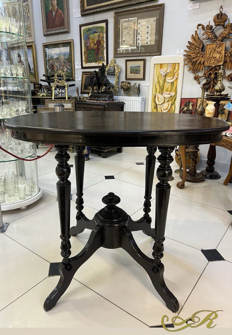 Стол овальный. Дерево. Россия XIX - XX в.в.