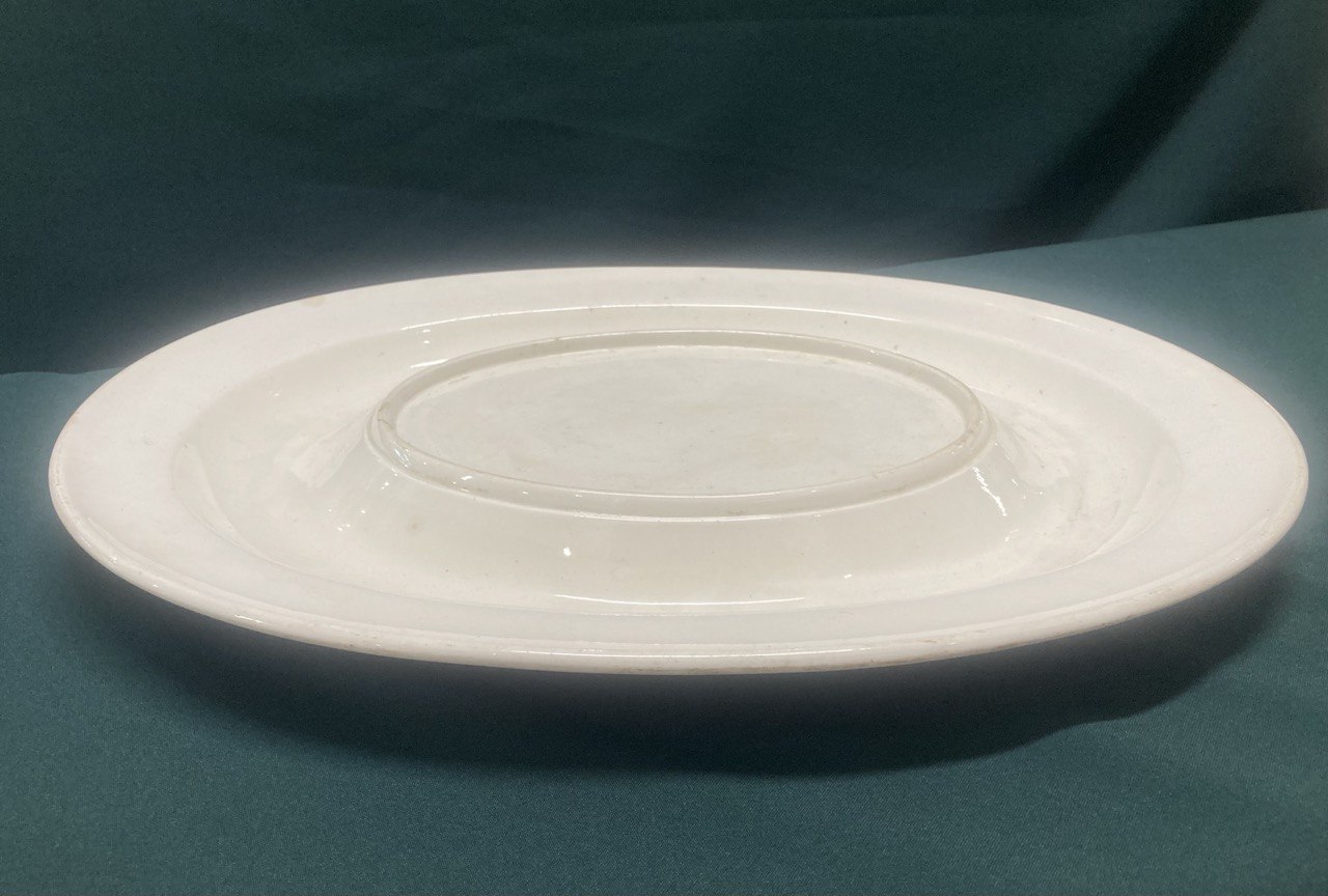 Большое блюдо с клеймом Wedgwood.  Англия. Размер 47 Х 38 .