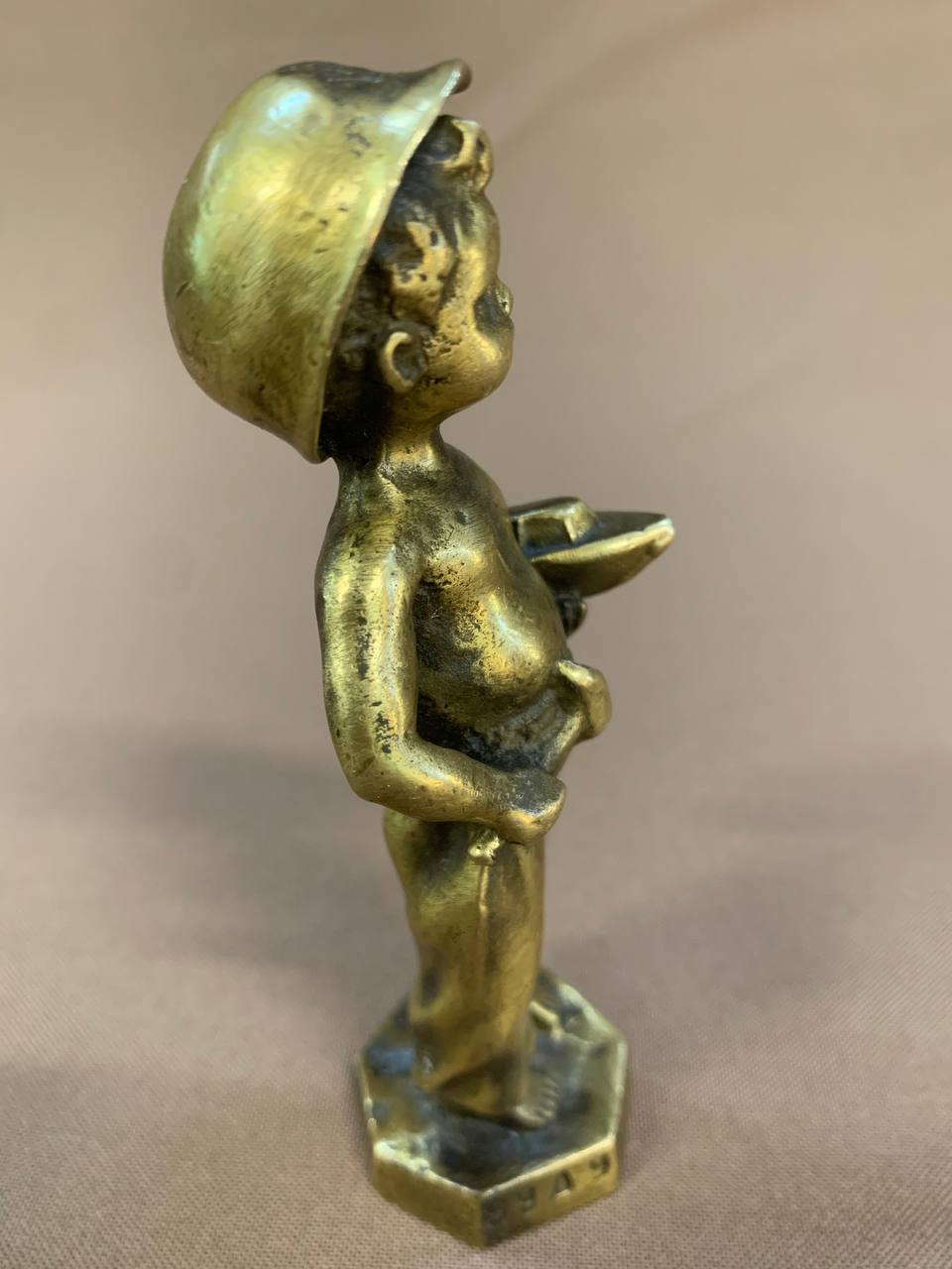 Бронзовая статуэтка "Буду как папа", высота 11 см