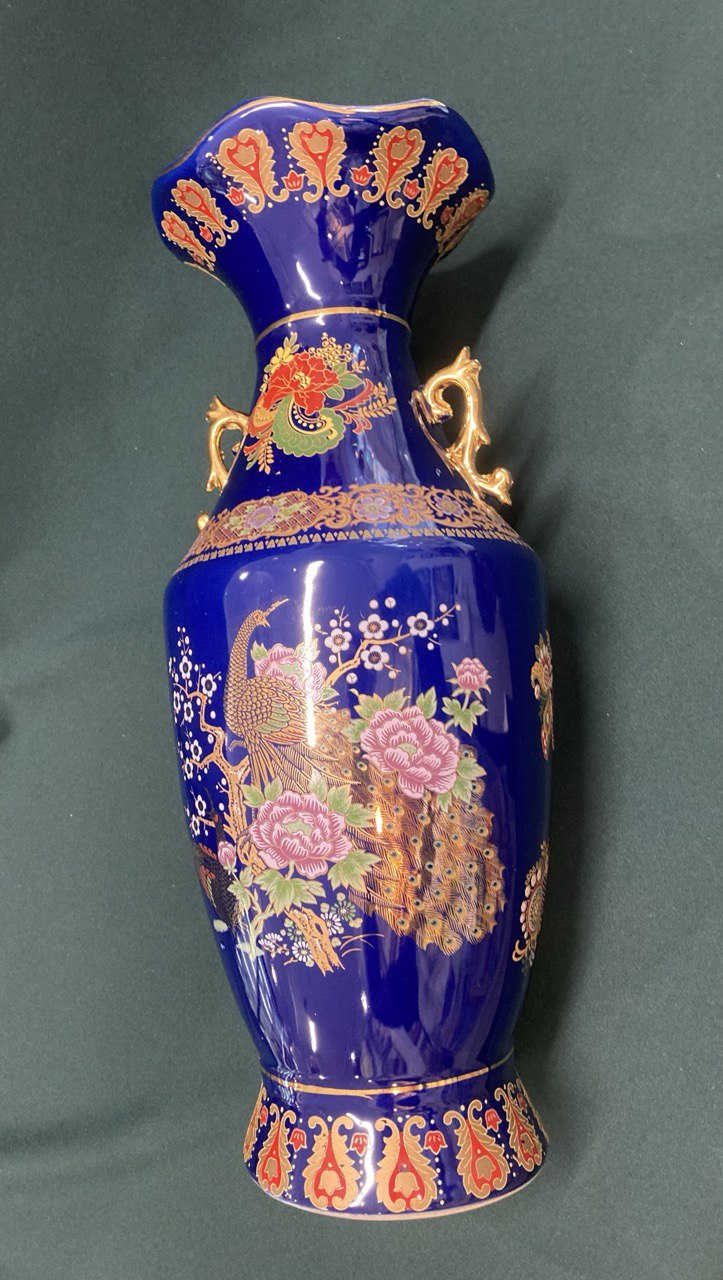 Ваза китайская. Высота 44 см см.