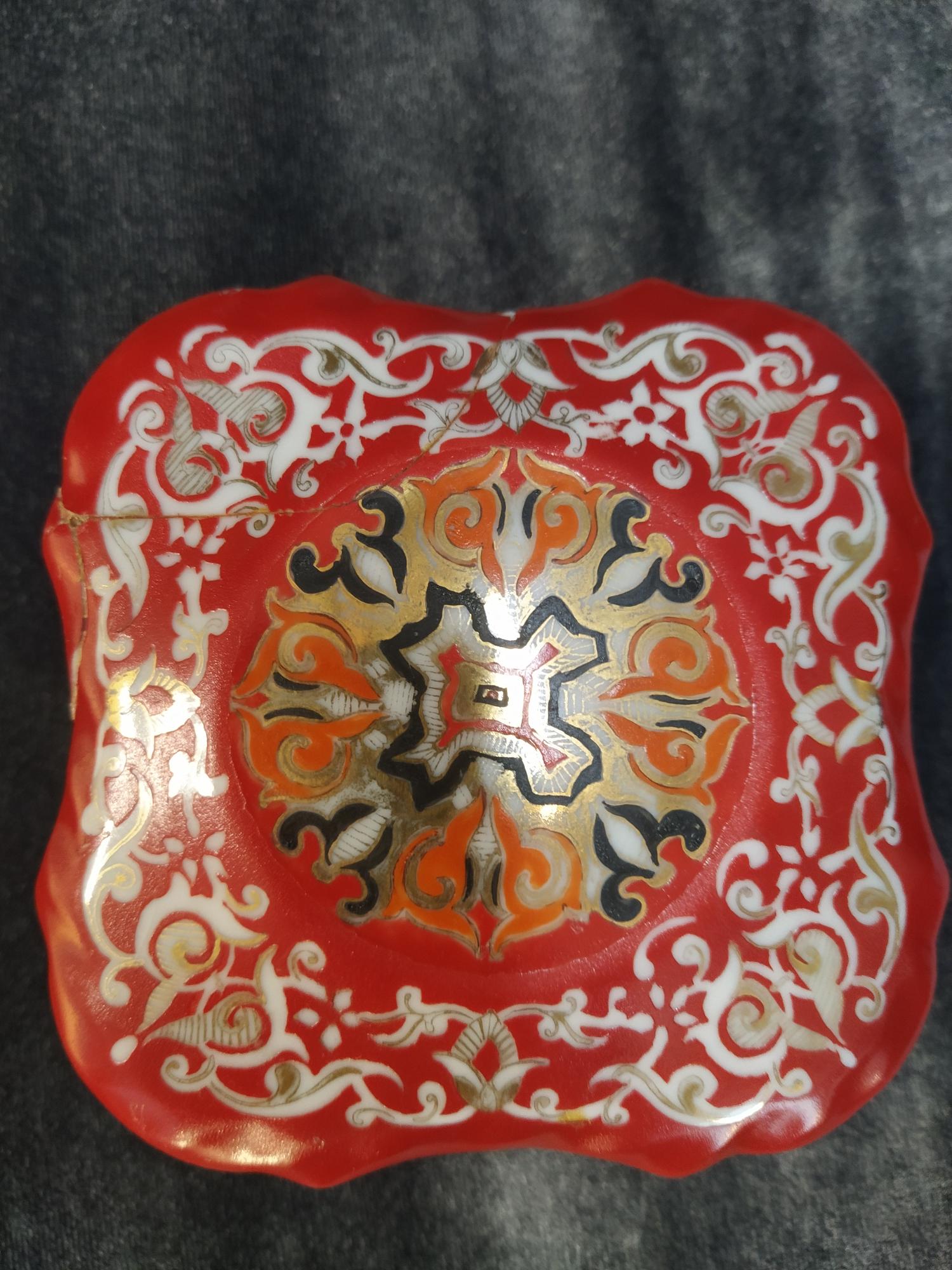 Фарфоровая шкатулка