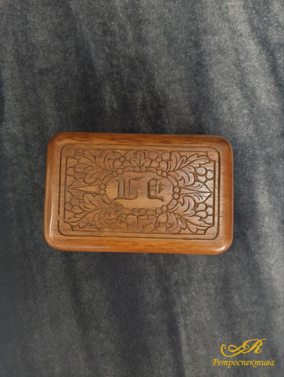 Шкатулка деревянная с резьбой, сигаретница (табакерка) 11*7 см
