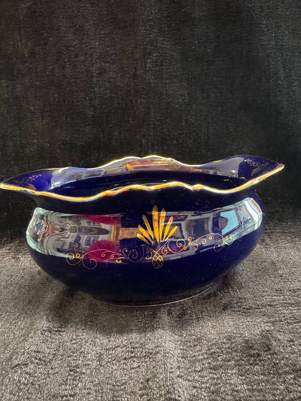 Фарфоровая конфетница, СССР Кисловодск. Кобальт, золочение. 