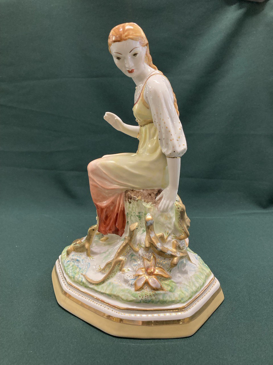 "Малахитница" или "Хозяйка медной горы" Дулево. СССР.