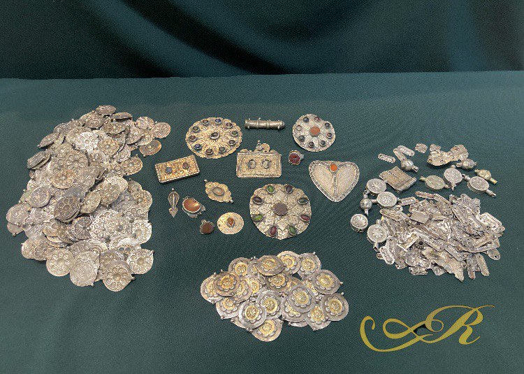 Фрагменты серебряных украшений с подвесами из старинных монисто, чулпы. ХIХ -ХХ в.