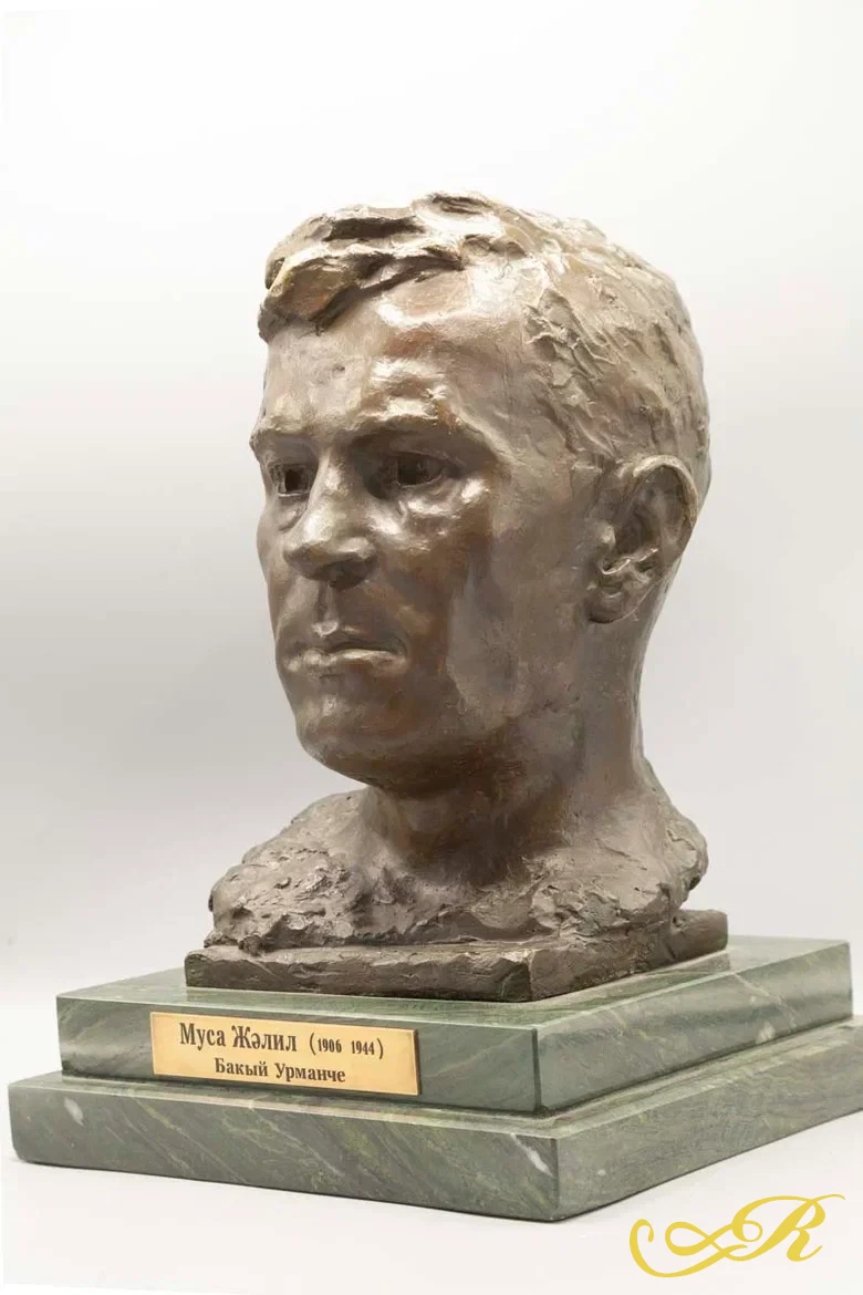 Бюст "Муса Джалиль", 1962 г.бронза, высота 30 см. Имеется экспертное заключение ГМИИ РТ Автор работы: Баки Урманче