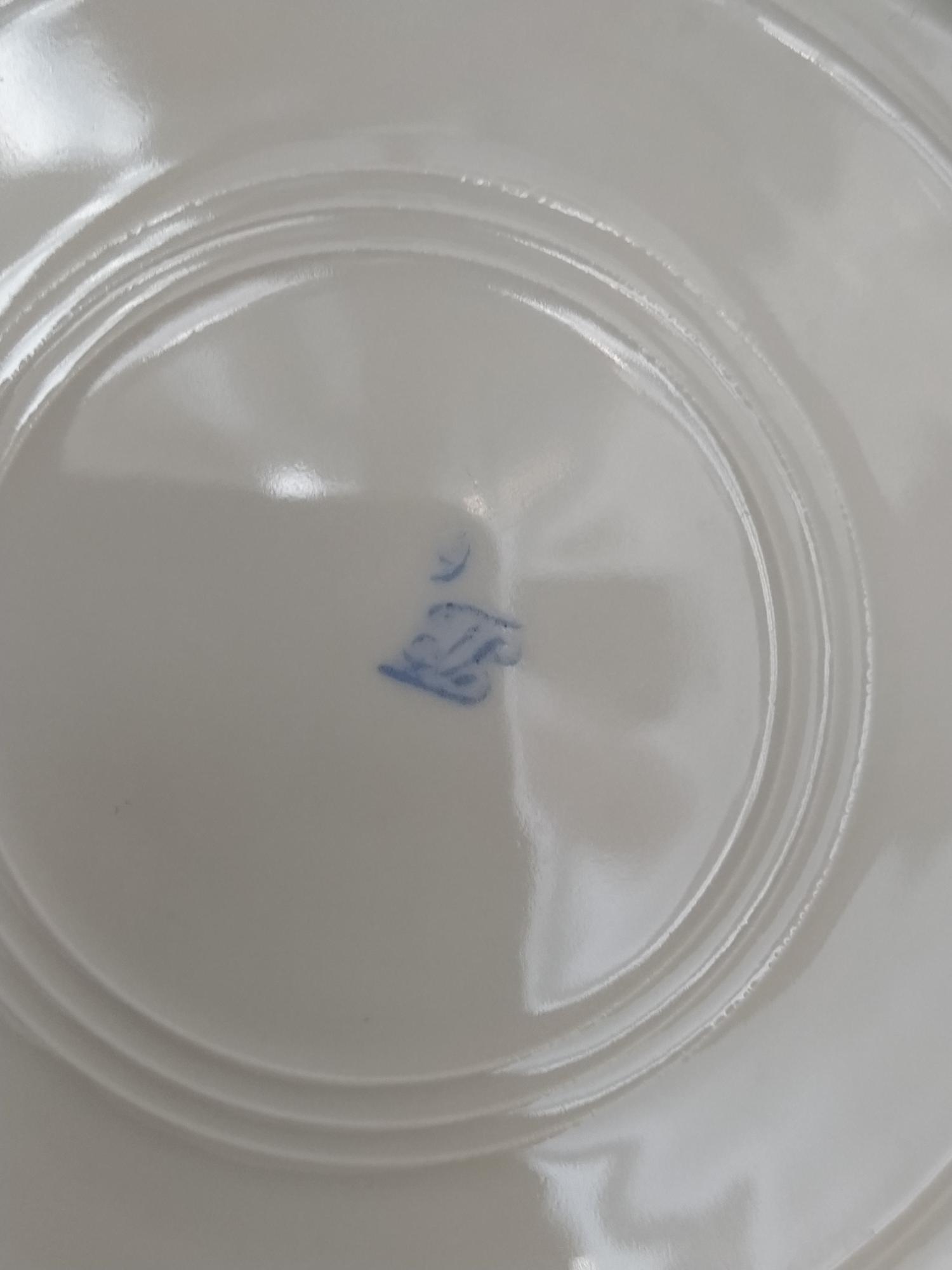 Тарелки для второго, автор рисунка Виктор Тоот.