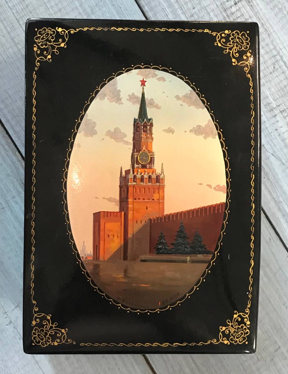 Шкатулка лаковая"Спасская башня кремля",период 1955-1965 год. Художник Е.Власов.Живопись. Федоскино.