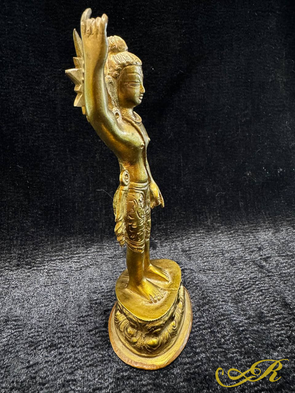  Буддийская бронзовая статуэтка,Божество, бодхисаттву, в традиционной стоящей позе с жестом благословения. 