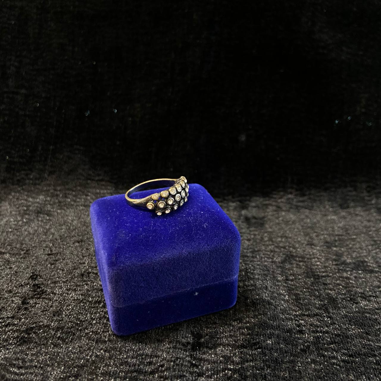 Кольцо медное с фианитами.