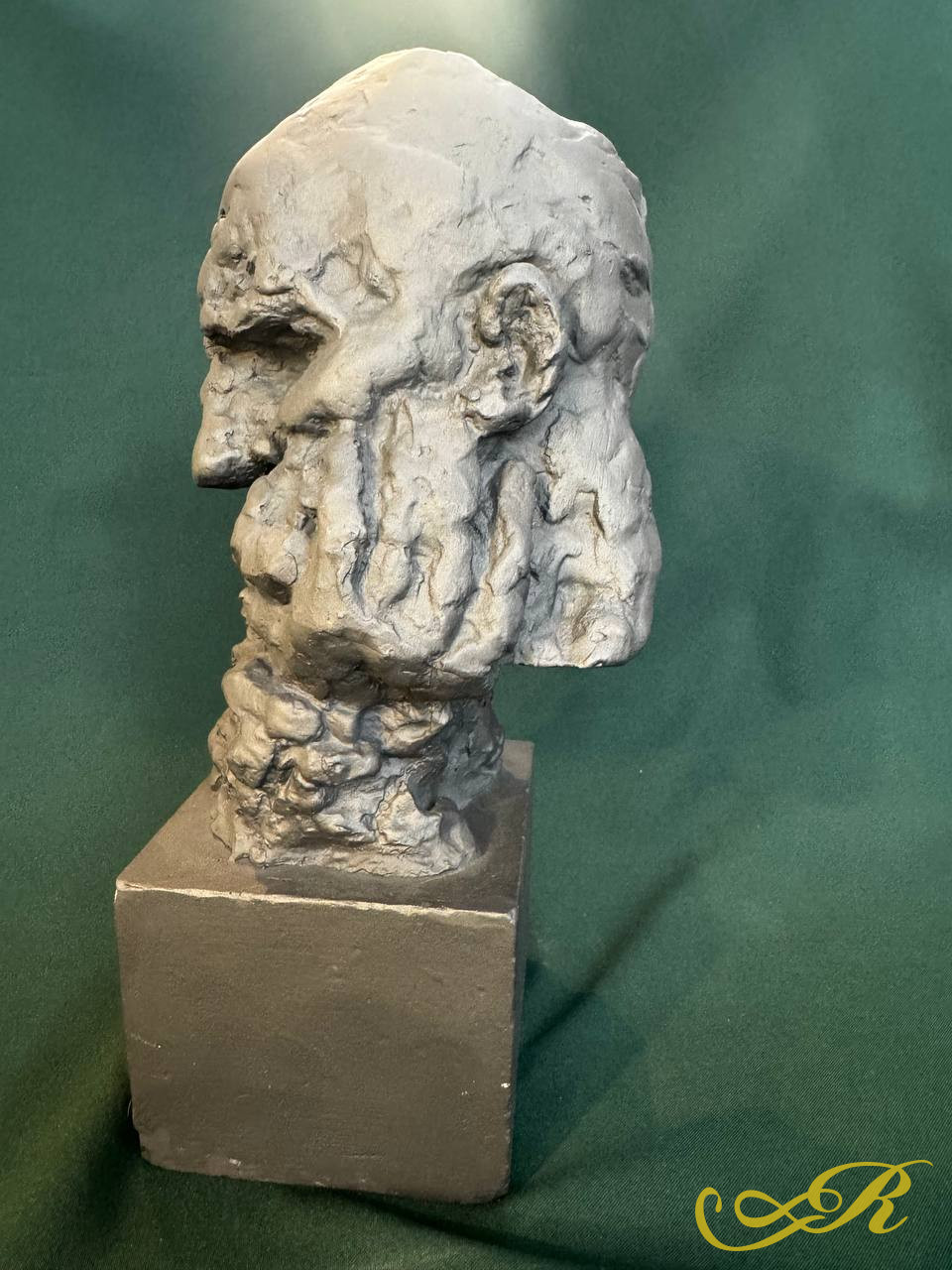 Статуэтка  ''Сагыш''.Работа автора Баки Урманче. Крашеный гипс(черный) 320*140*140 