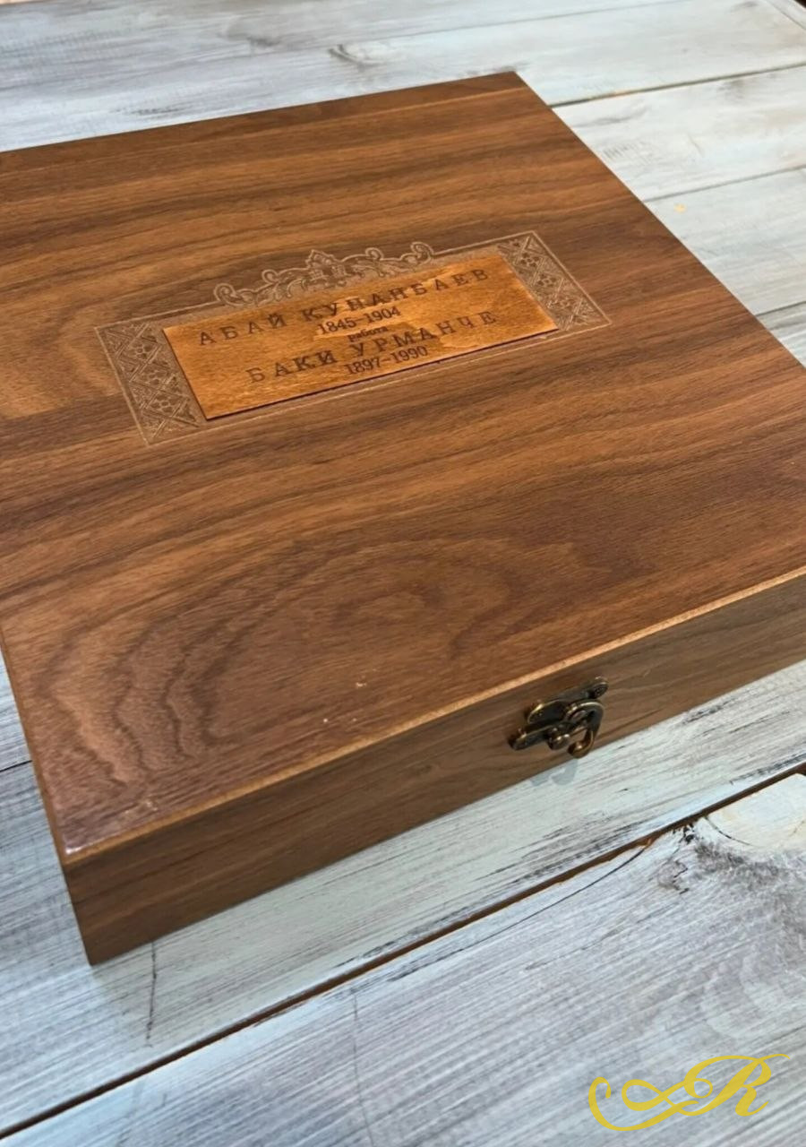  Настольная медаль "Абай Кунанбаев" работа Баки Урманче.Бронза, литьё, диаметр 150 мм.