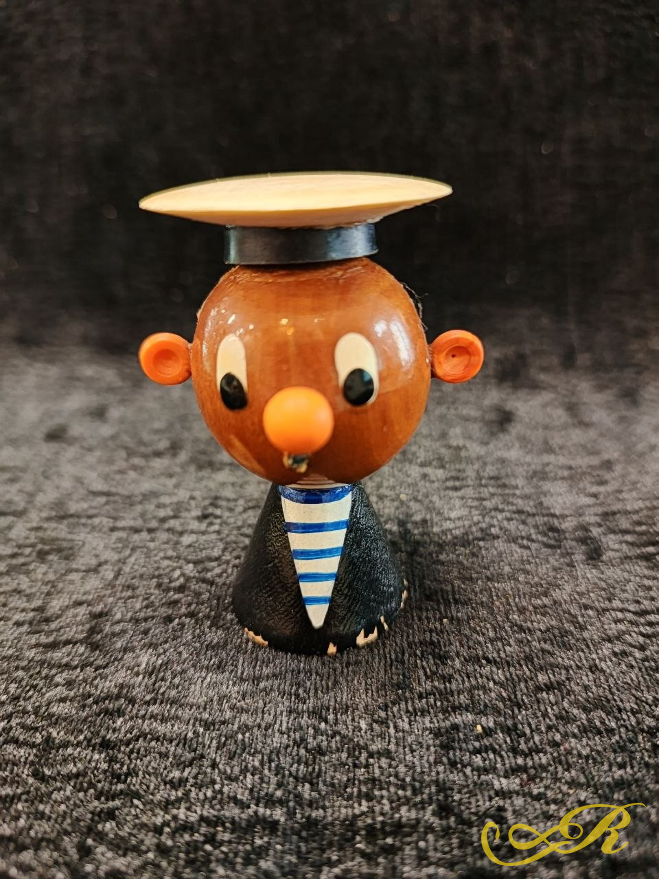 Винтажная деревянная фигурка. СССР. Ручная роспись. В-5,8 см. Ш-4,4 см.