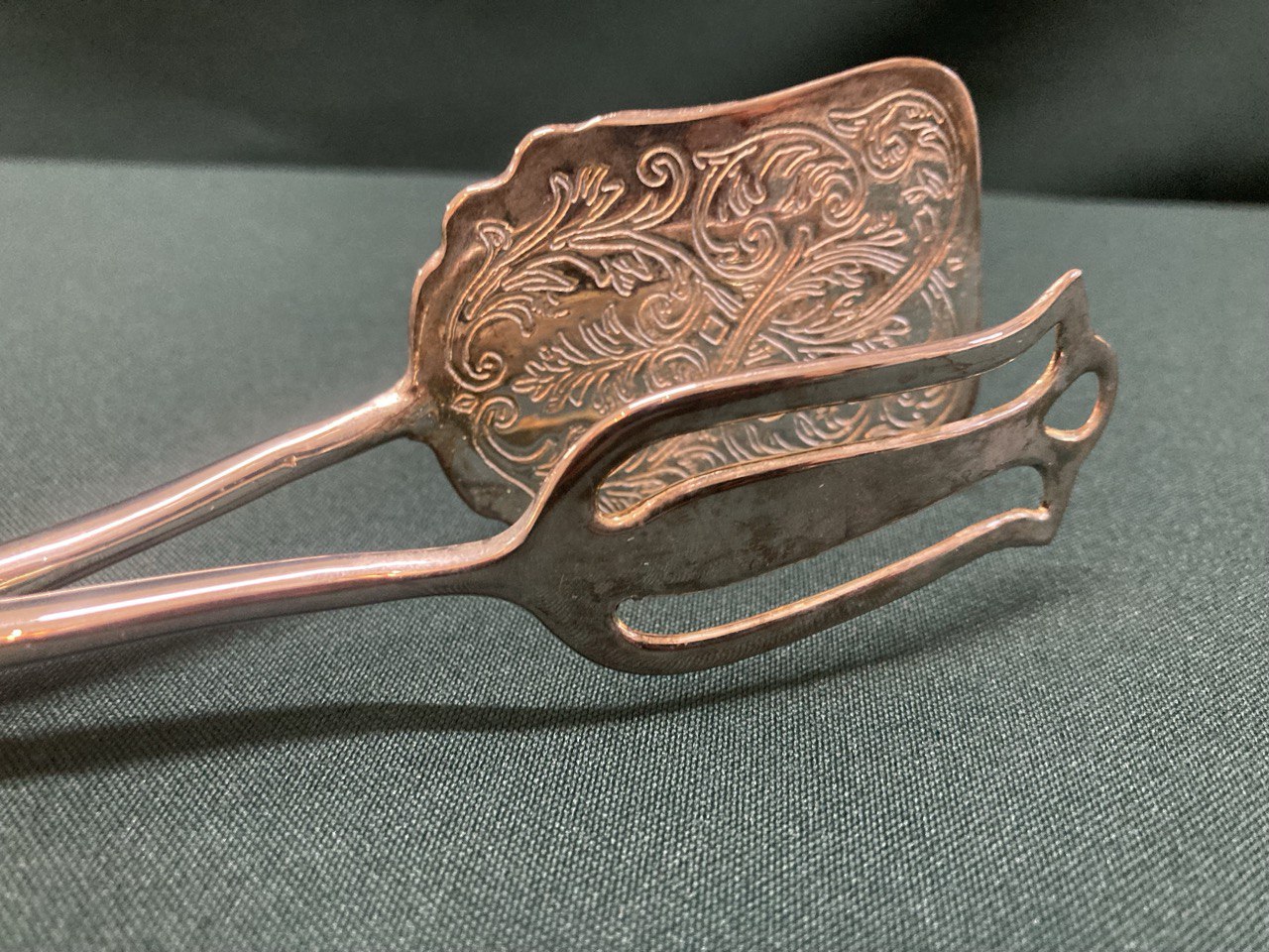 Щипцы сервировочные. Англия.