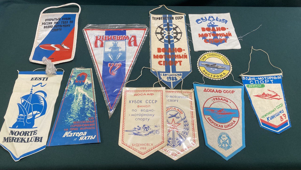 Вымпелы разной тематики.