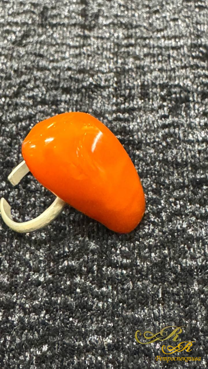 Кольцо с янтарем