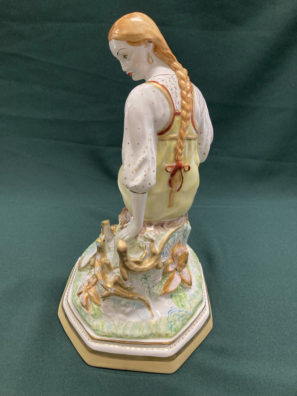 "Малахитница" или "Хозяйка медной горы" Дулево. СССР.