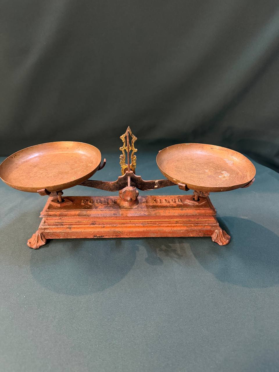 Старинные маленькие Весы FORGE 1/2 KILOG. 