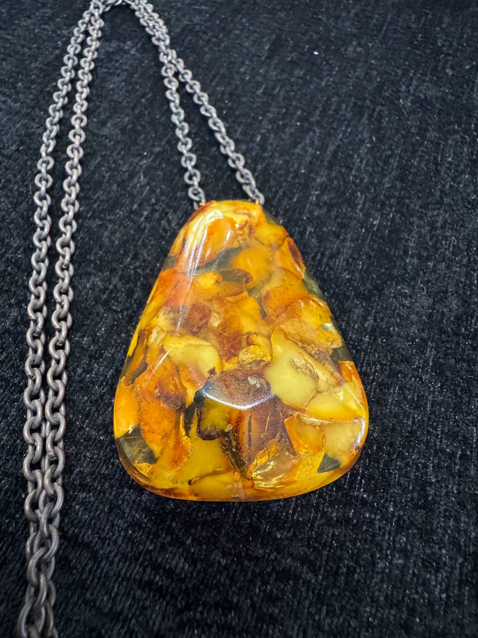 Винтажная подвеска с янтарем. Размер кулона: высота 6 см, ширина 4 см. ( в широком месте).