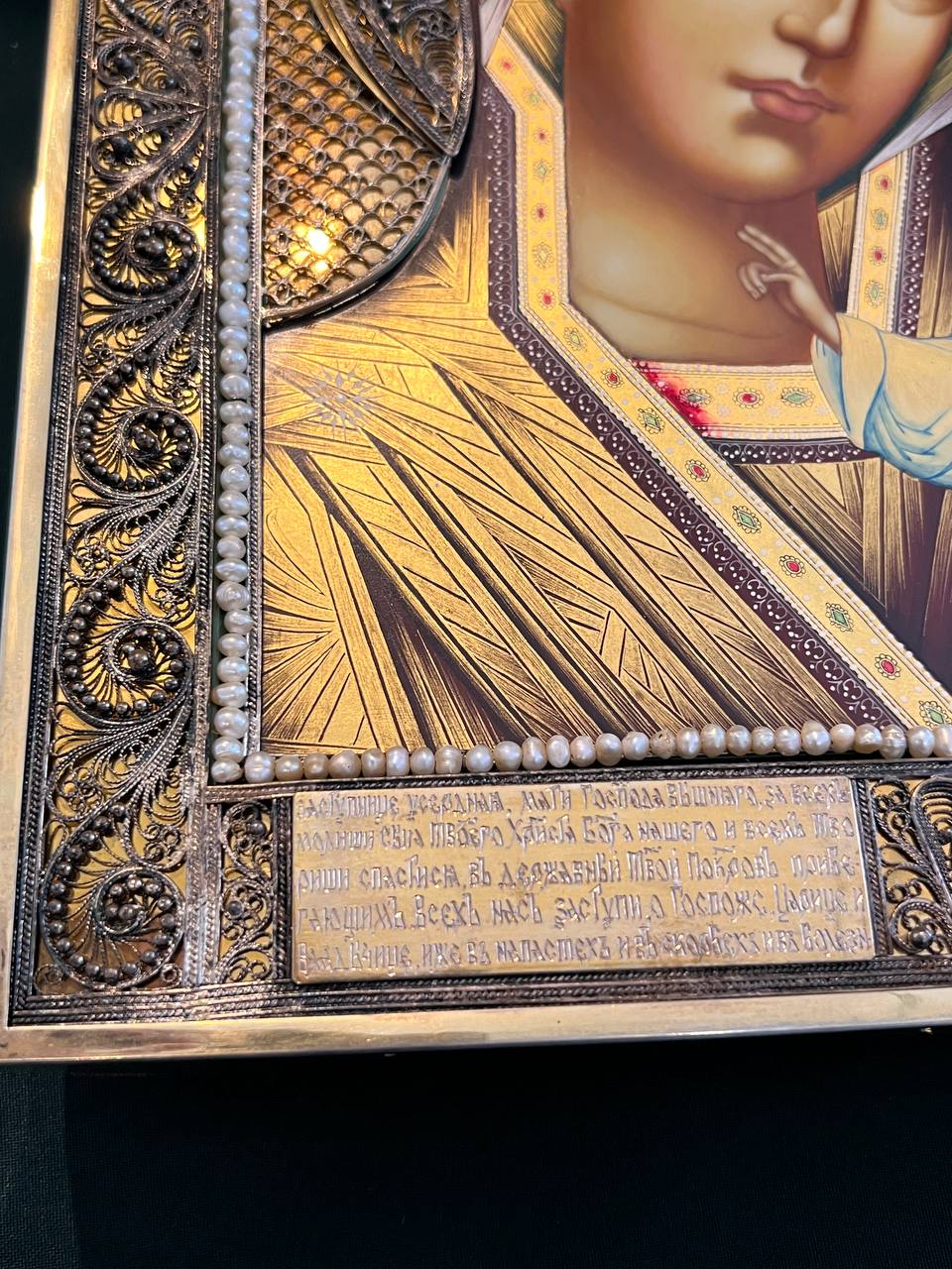 Икона в серебряном окладе Казанской  Пресвятой  Богородицы..