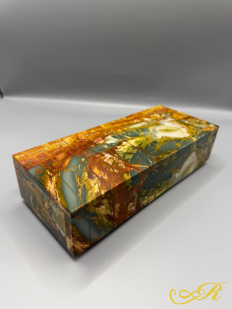  Шкатулка сибайская яшма (Пикассо), крепления бронза. Размер 25х10,5 х 6,5 см.