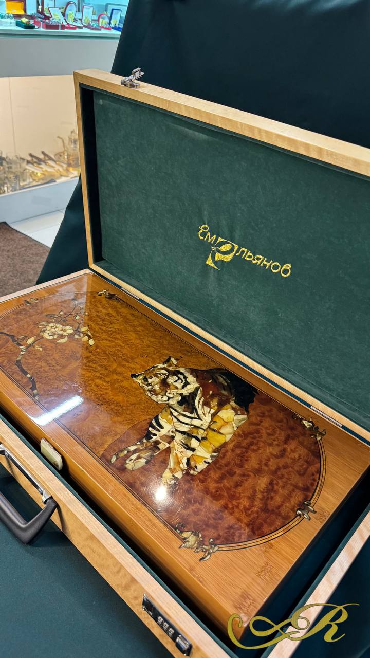 Нарды мануфактура Емельяновы, янтарь, ценные породы дерева.