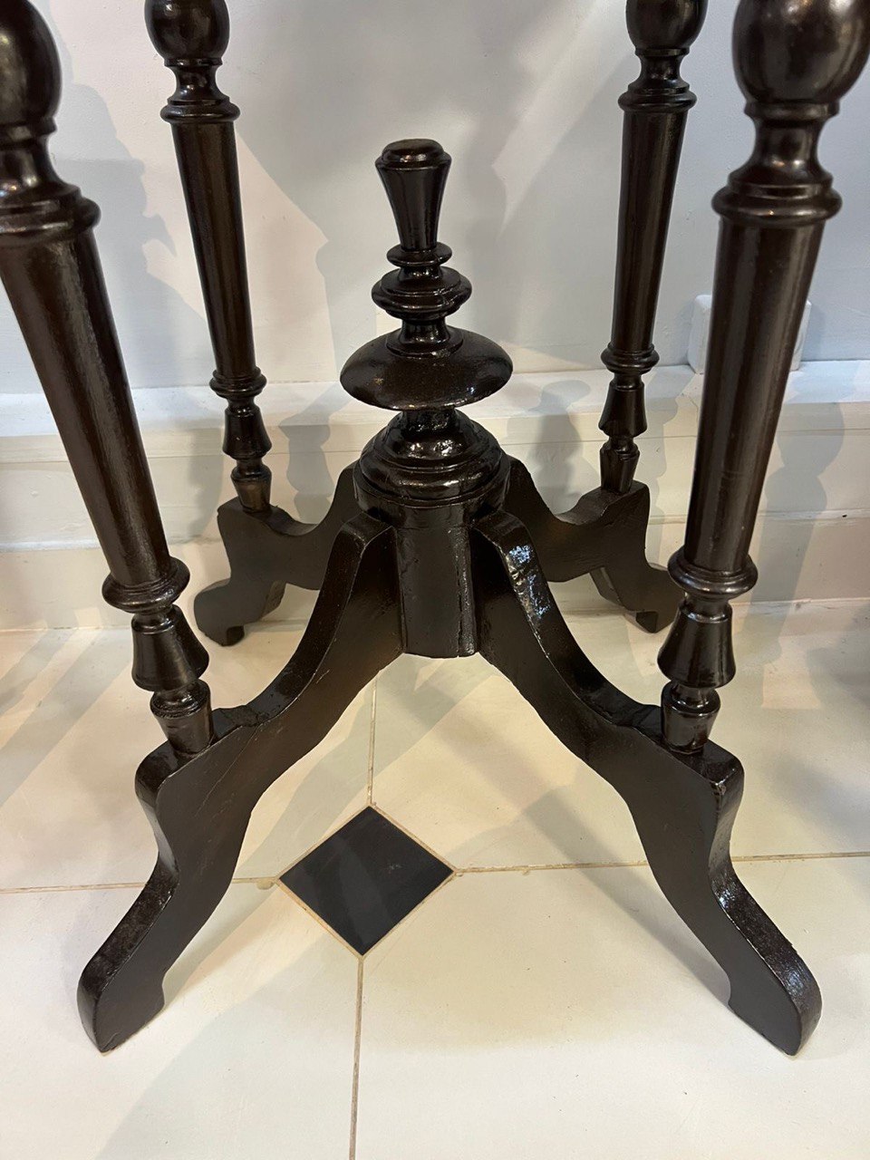 Стол круглый, деревянный.  Россия XIX - XX в.