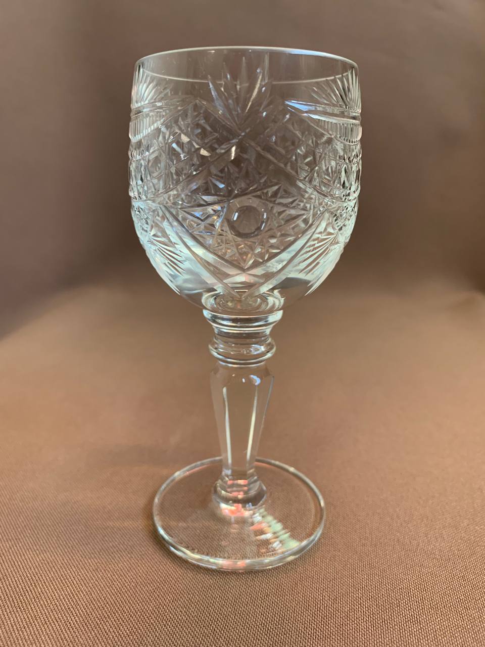 104. Четыре Рюмки на ножке,СССР , пер. пол.  ХХ века, стекло, выдувание, резьба, огранка, высота 111 мм, объем 70 мл.