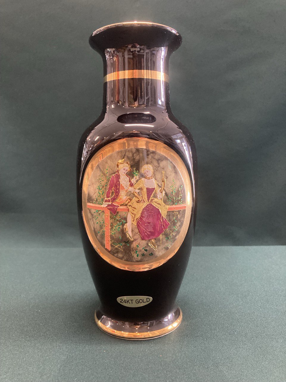 Ваза для цветов.  Япония. С использованием золота 24 карата.