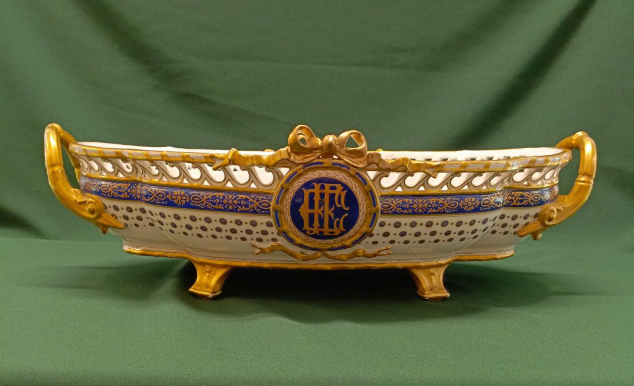 Ваза с ручками Limoges, фарфор, золочение. Размер 15х53х32см