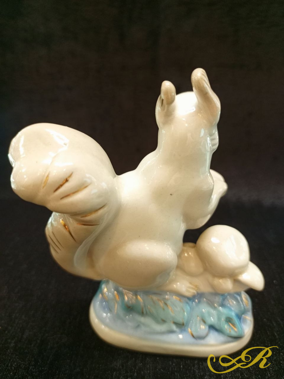  Фарфоровая "Белка с грибами "Знаменитая Гжель.СССР 1950-1960. Турыгинский завод " Художественная керамика ".