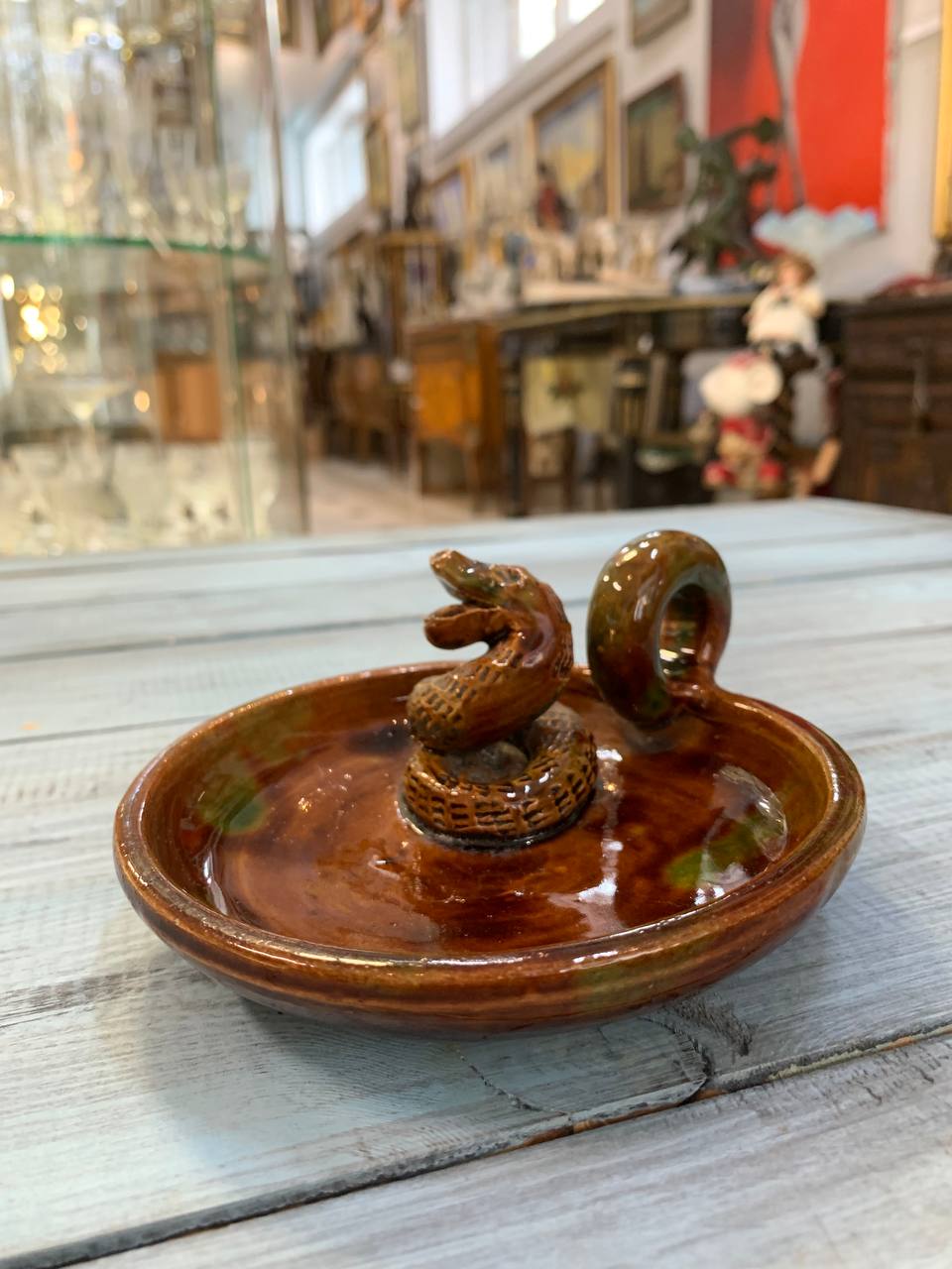 Керамическая пепельница с изображением змей