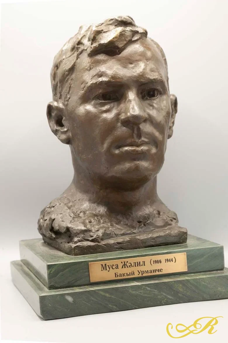 Бюст "Муса Джалиль", 1962 г.бронза, высота 30 см. Имеется экспертное заключение ГМИИ РТ Автор работы: Баки Урманче