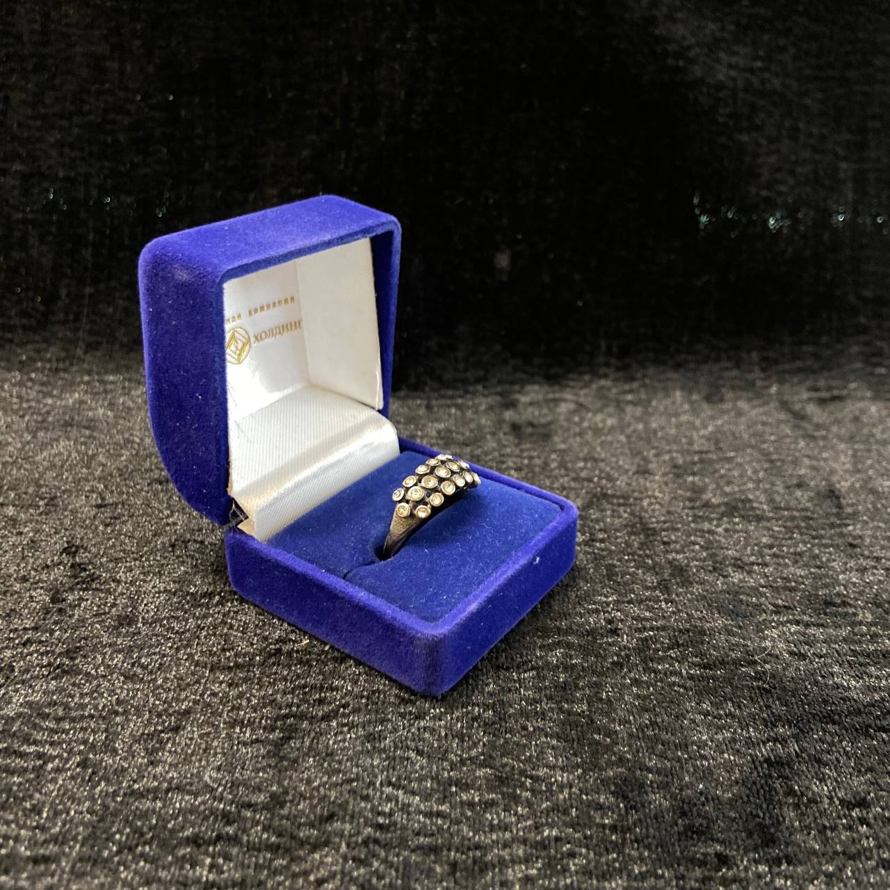 Кольцо медное с фианитами.