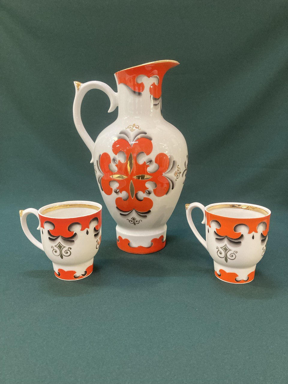 Кувшин с двумя бокалами. Туймазы.