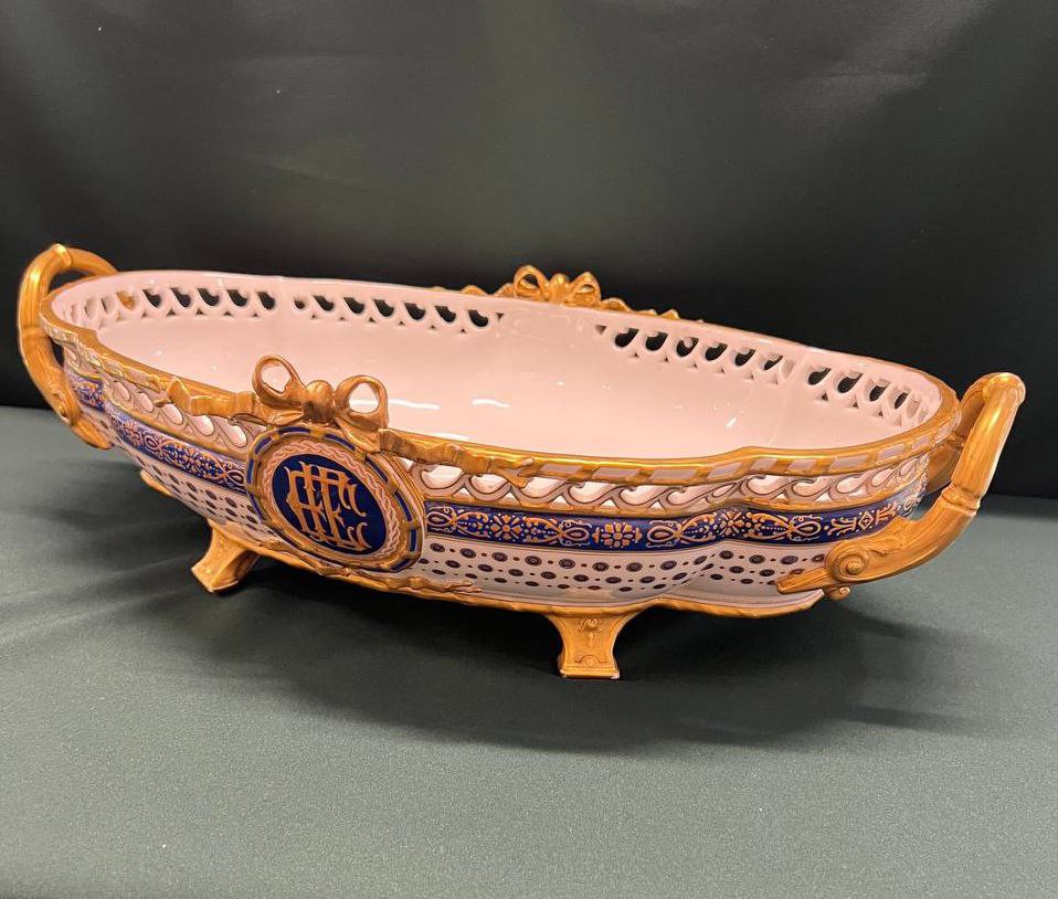 Ваза с ручками Limoges, фарфор, золочение. Размер 15х53х32см