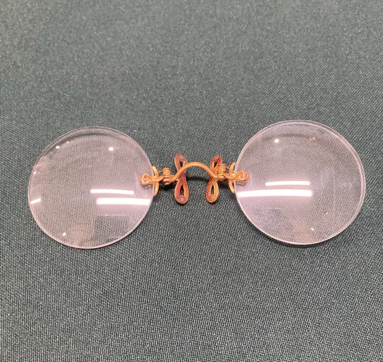 Пенсне в футляре. Начало ХХ в.