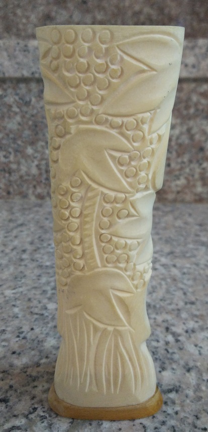 Вазочка из кости, сер. XX в.