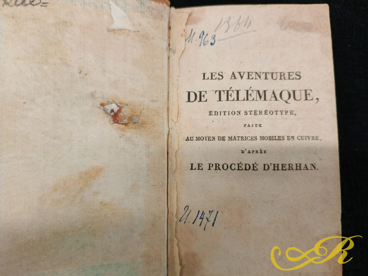  антикварная книга — «Приключения Телемака» (Les Aventures de Télémaque) французского писателя Франсуа Фенелона.