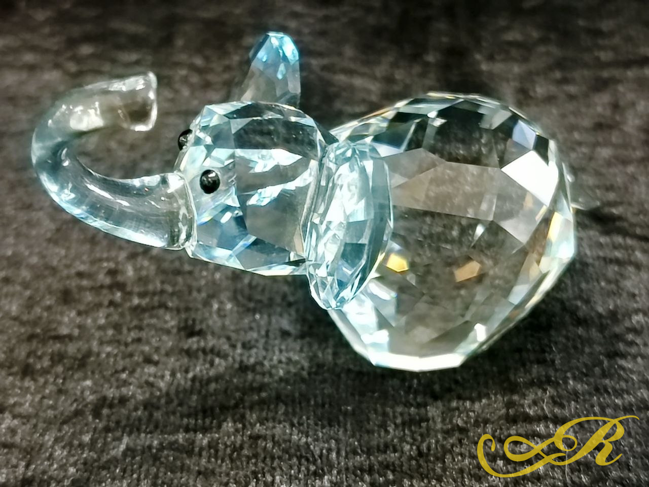  Swarovski Слоник с поднятым хоботом. Оригинальная хрустальная фигурка. Клеймо. В-4,6 см. Ш-7 см. 