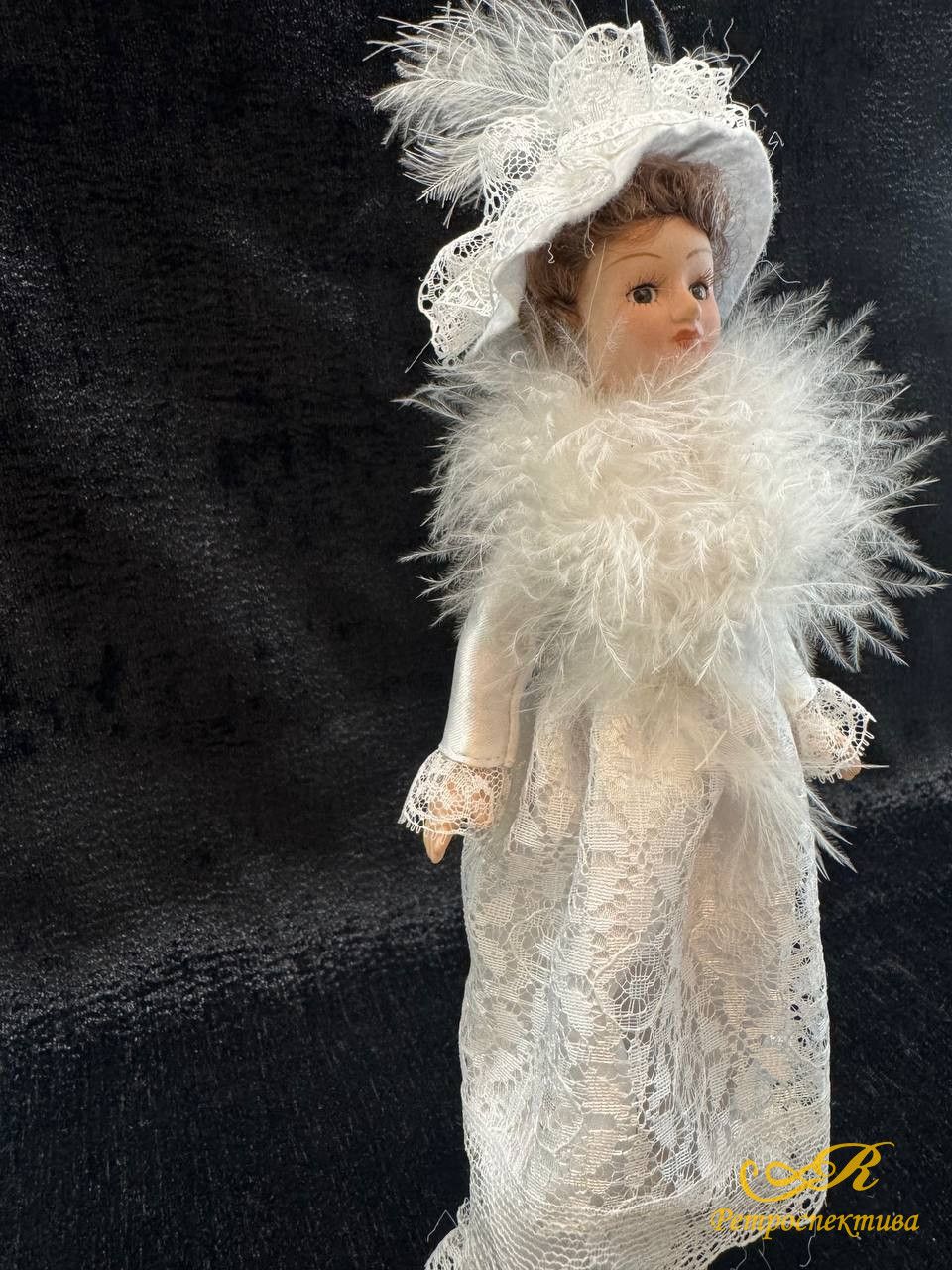 Фарфоровая интерьерная кукла в историческом костюме, 3 штуки