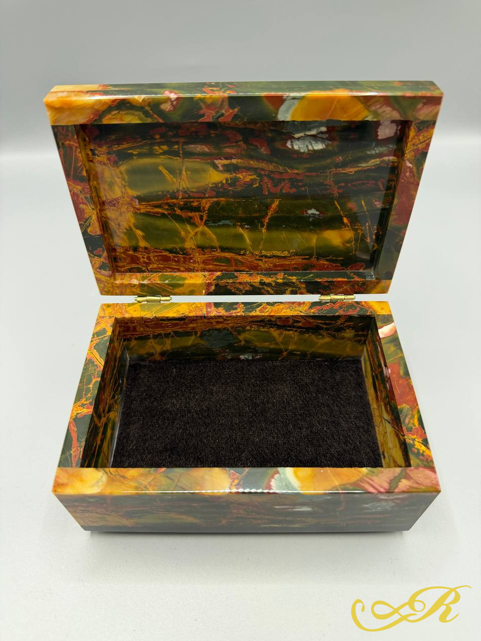  Шкатулка сибайская яшма (Пикассо), крепления бронза. Размер 14,5 х 10х7 см.