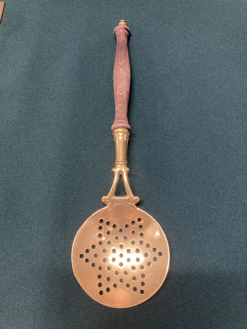 Кухонный набор. Испания. Бронза, дерево.