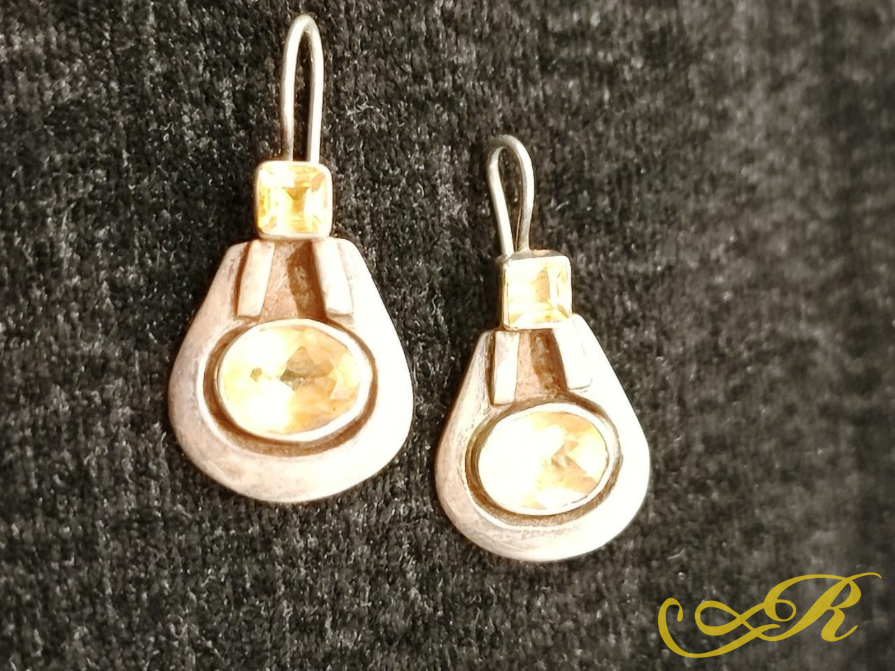 Винтажные серебряные серьги . Натуральный камень топаз. 8,10 гр.3 см.