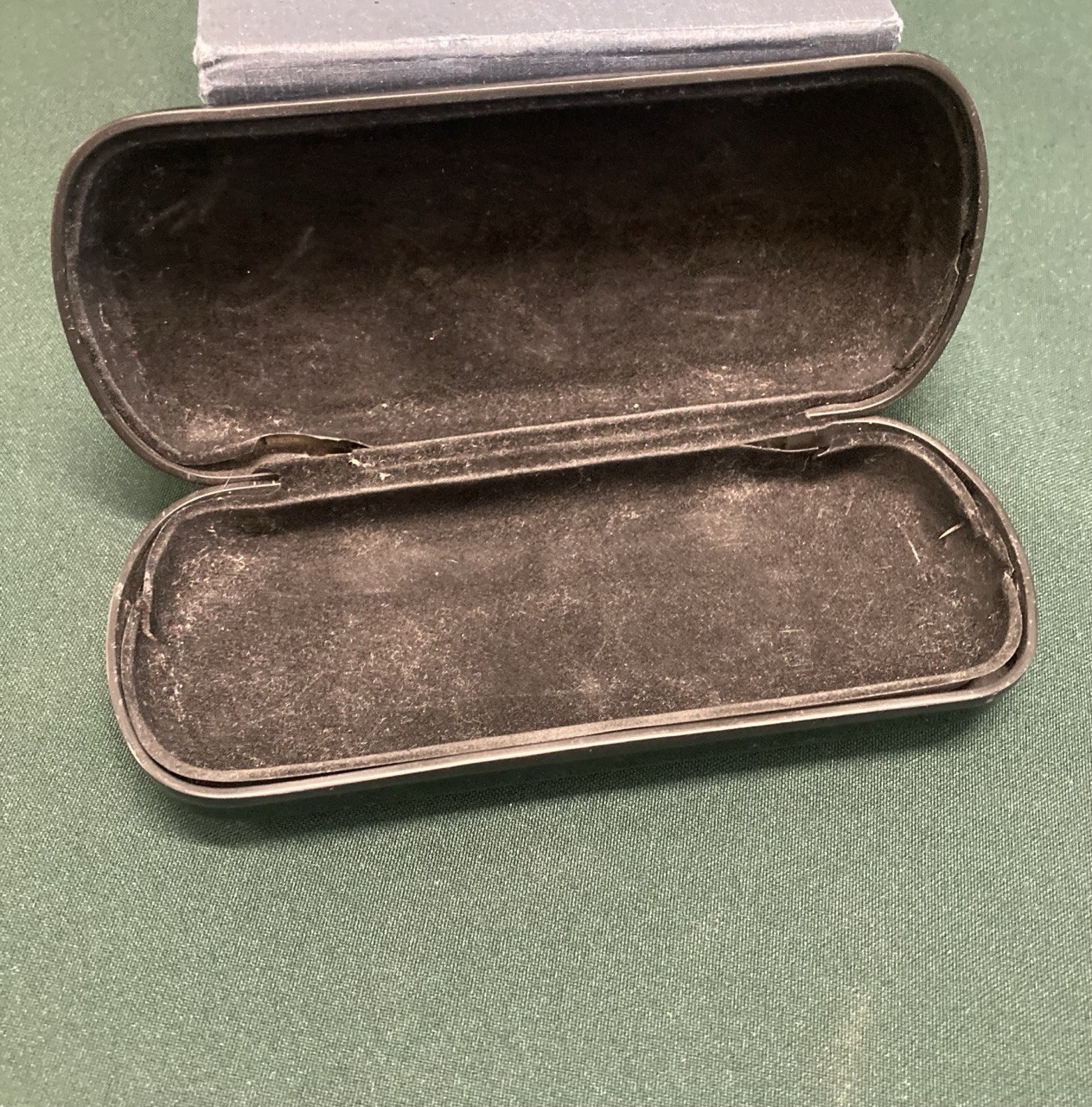 Очечник . Пластик, роспись,лак. СССР.