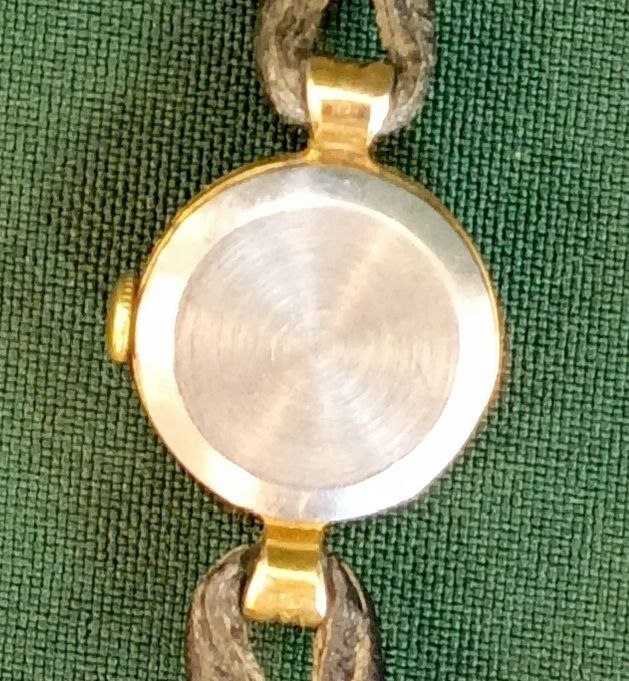 Часы наручные женск. Позолоченные.  «Волга, d 2см