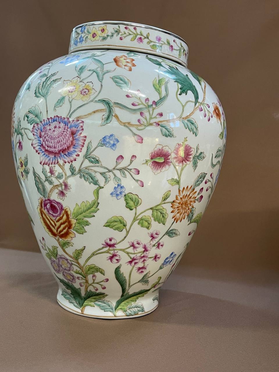 Фарфоровая Китайская ваза.  Материал:фарфор,деколь